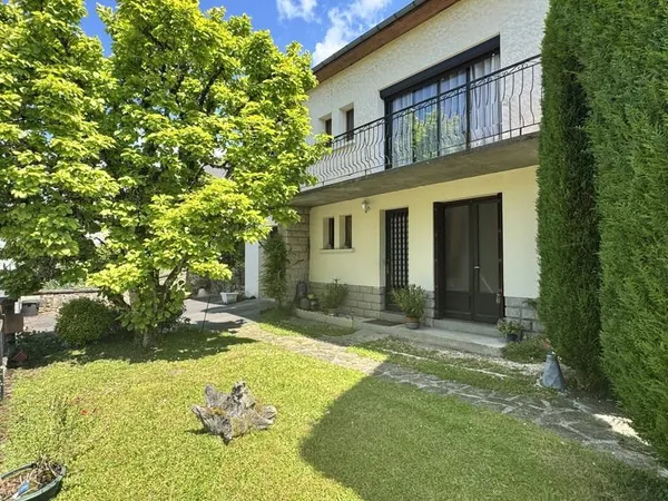 Maison de village avec jardin 4 chambres garage terras
