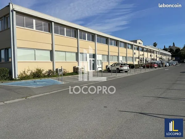 Local d'activité 318 m²