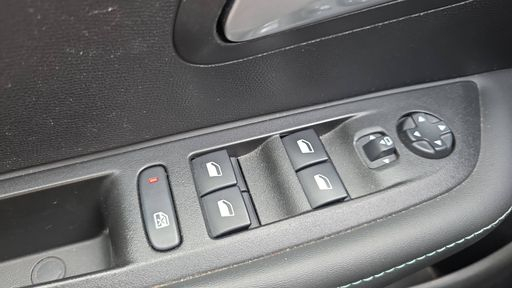 Peugeot 208 1.2 PureTech 100 - Allure – 2021 – 54998 km – Essence – Boîte Manuelle — photo 9
