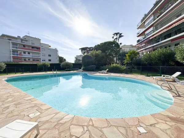 LOCATION ETUDIANTE - NICE MAGNAN Studio Dernier Etage vue mer - 35 m²