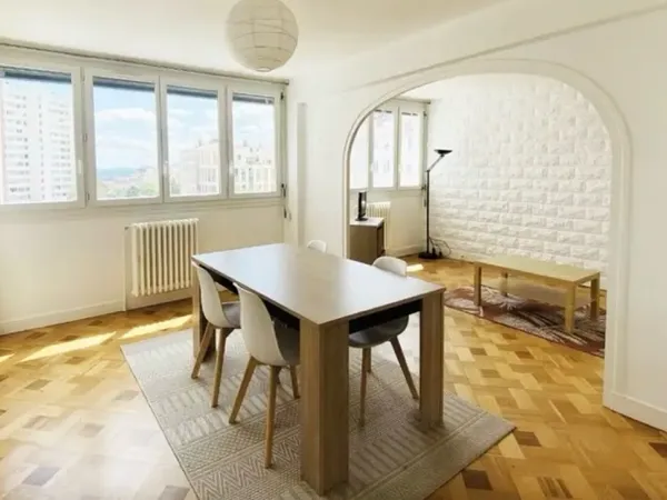 Loue chambre dans appartement