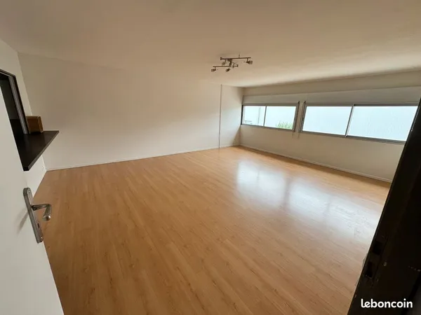 Bureau à louer 123 m²
