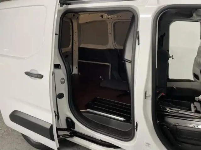 Opel Combo cargo m 650kg bluehdi 100ch s&amp;s pack premium connect — photo 8