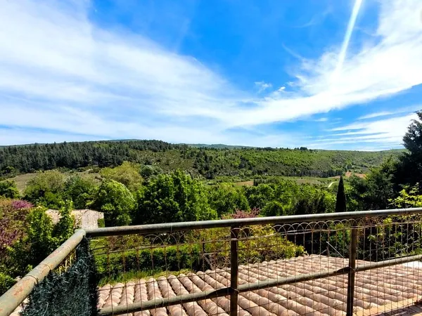 Vue exceptionnelle - Maison de charme 2 logements + terrasse & jardin - Provence