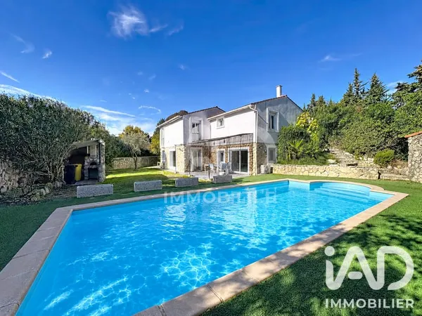 Maison 8 pièces 179 m²