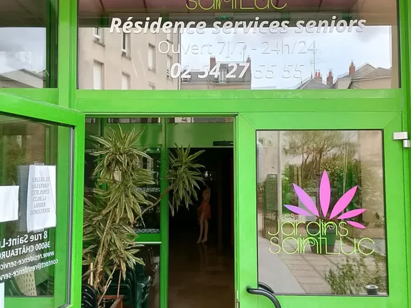 Bel appartement situé en plein centre ville ,à saisir d'urgence