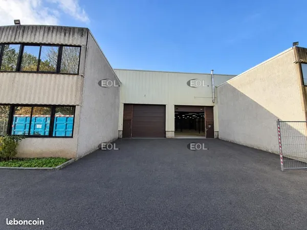 Local bureaux 546 m²