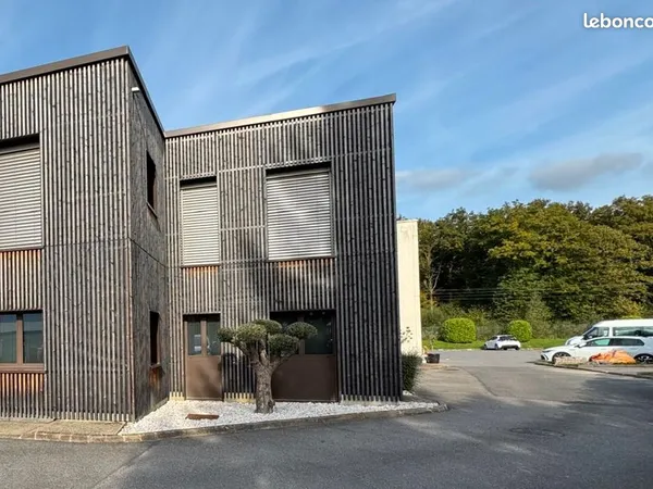 184 m2 - Entrepôt et bureaux - Ozoir-la-Ferrière