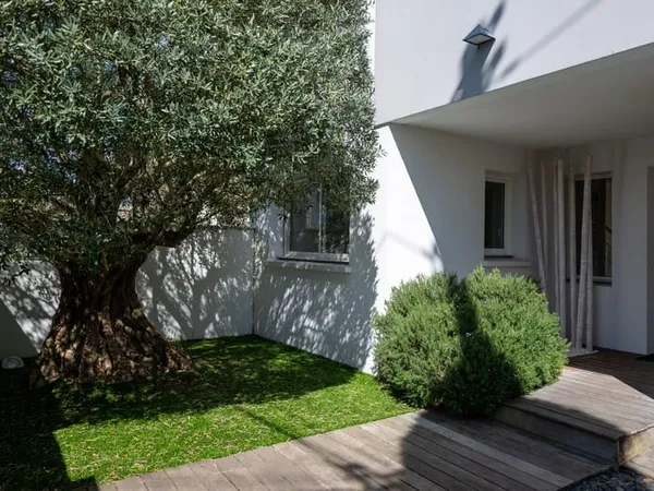 Quartier Lafont-Féline/Suburbain. Maison d'architecte avec extérieurs, piscine et garage.