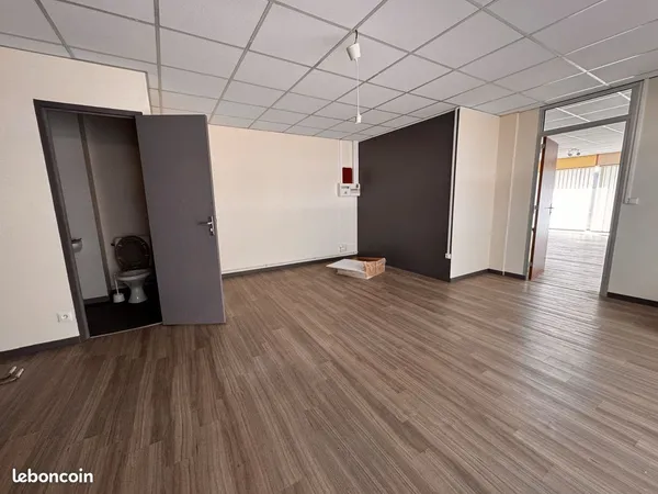 Local commercial et/ou bureaux / ou logement rue Nationale Pontivy 65 m2