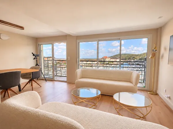 Appartement avec vue imprenable sur le port et la mer