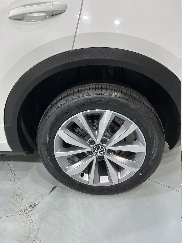 Volkswagen T-Roc — photo 31