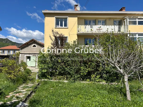 EXCLUSIVITÉ – DIGNE APPARTEMENT TYPE 4 DE 93 M², BALCON, GARAGE, CAVE, TERRAIN ET DÉPENDANCE