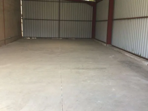 Hangar 90m² - Idéal STOCKAGE uniquement - EUS (66)