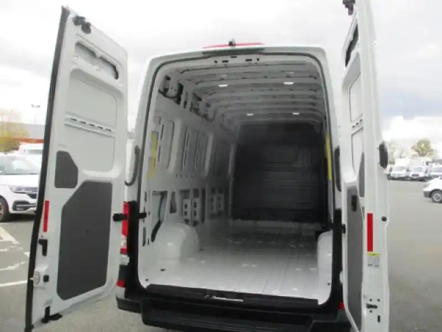 Volkswagen Crafter fg 35 l4h3 2.0 tdi 140ch business traction bva8 — photo 12