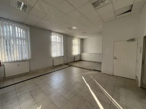 Local commercial 194 m²