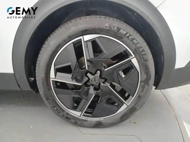 Peugeot 408 phev 180 e-eat8 — photo 31