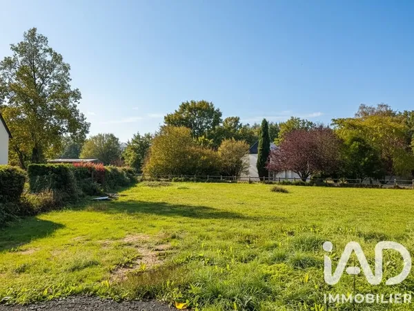Terrain 748 m²