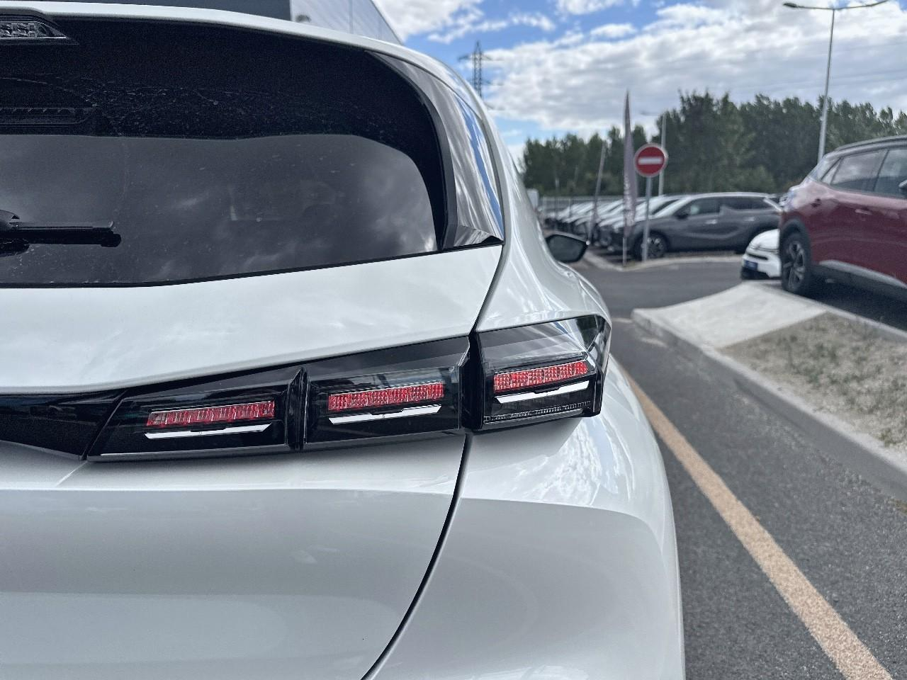 Peugeot 308 1.2 puretech 130ch s&s allure pack — photo 12