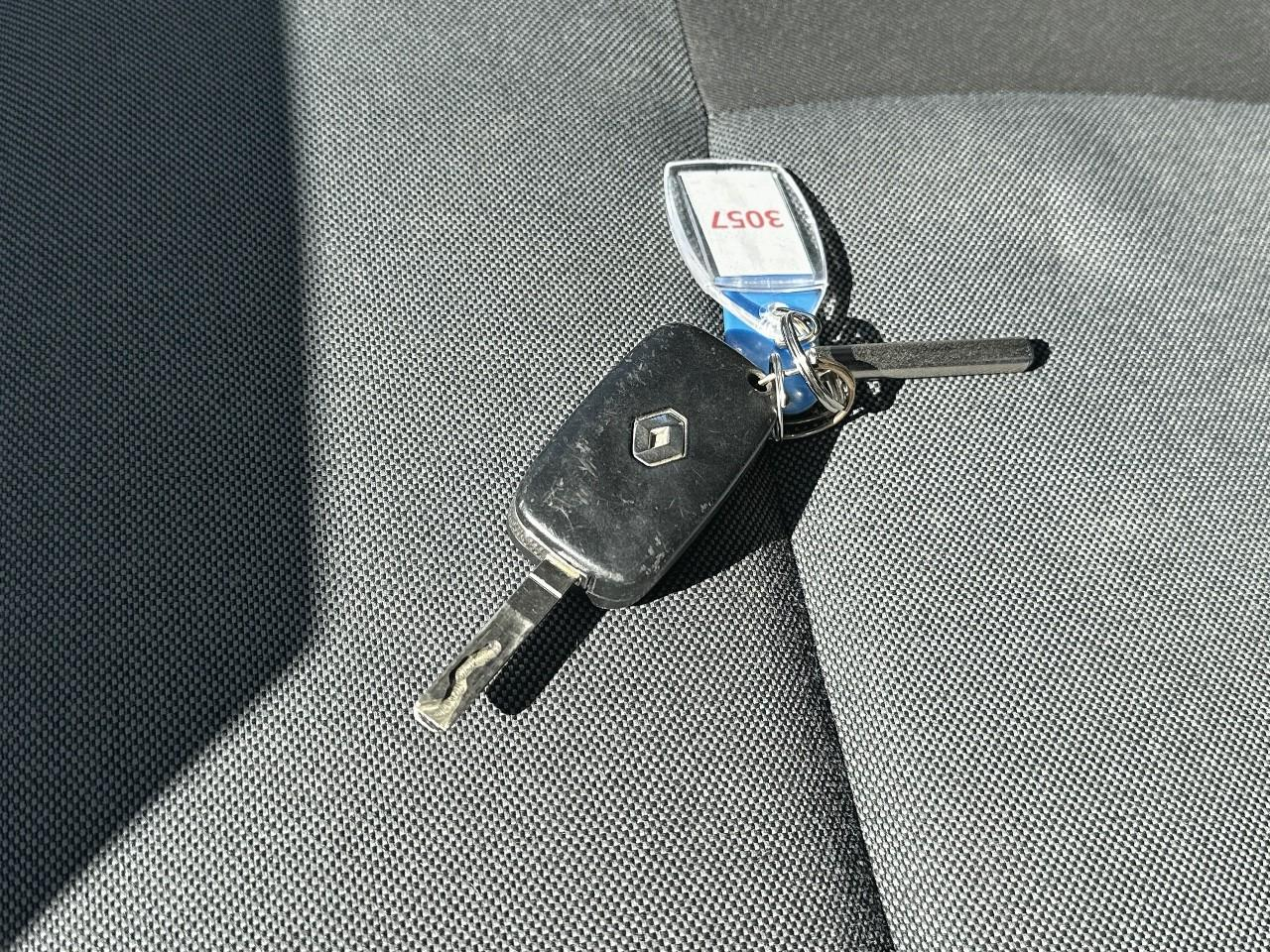 Renault Master ca trac f3300 l2h2 dci 135 grand confort — photo 27