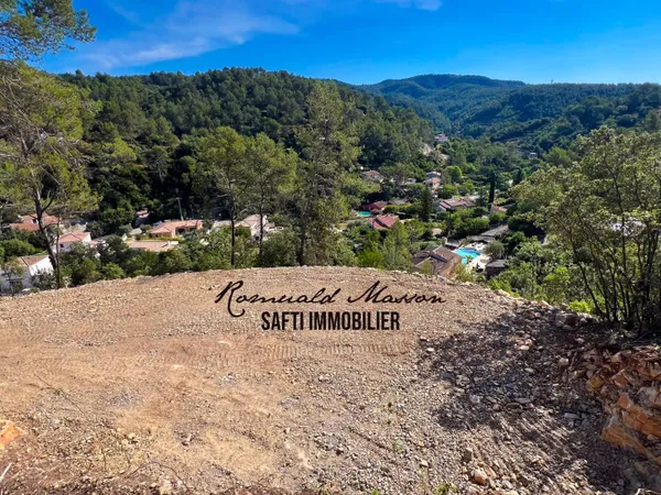 Terrain constructible de 1514m2 en position dominante