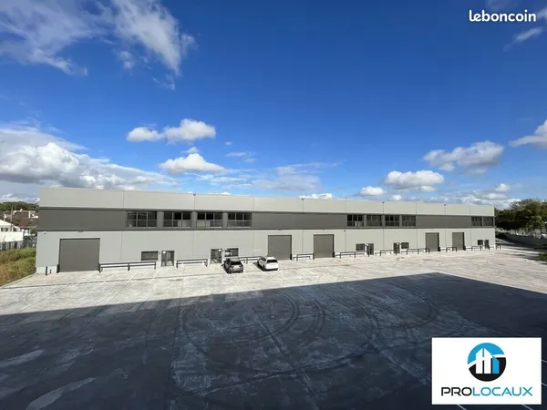 LOCAL D'ACTIVITE 620 m² LES PAVILLONS SOUS BOIS
