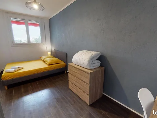 Chambre 5 pièces 77 m²