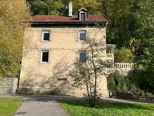 Vaste maison, 226 m2, gros potentiel d'aménagement
