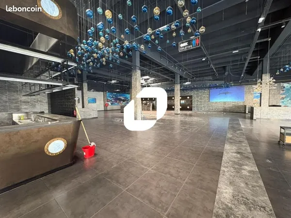 Local commercial 1 444 m²