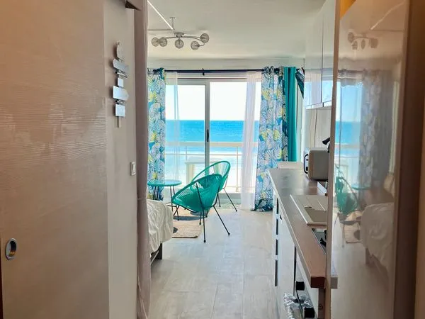 Studio ideal etudiant face a la mer sur la plage