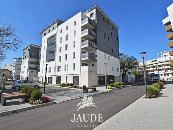 Local professionnel NEUF de 45 m2 avec accès PMR Quartier