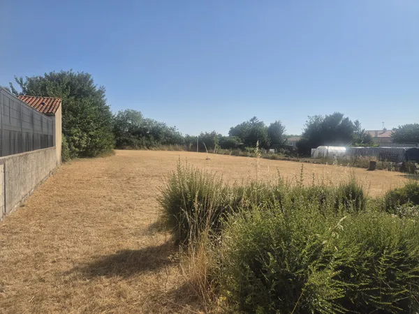 TERRAIN CONSTRUCTIBLE À SURGÈRES