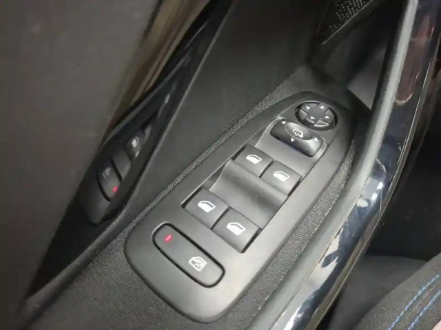 Peugeot 2008 bluehdi 100ch s&amp;s bvm5 — photo 23