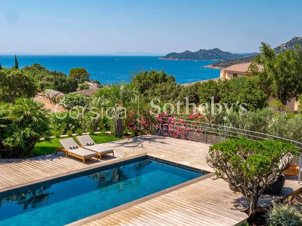 Maison 8 pièces 230 m²