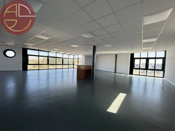 Bureau 3 pièces 230 m²