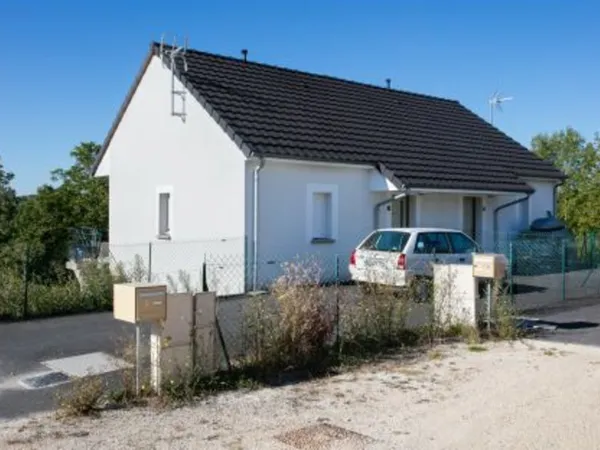 Votre agence France Loire de Saint-Amand-Montrond vous propose cette maison à la location sur la com