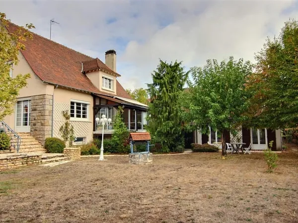 MEHUN-SUR-YÈVRE - ENSEMBLE IMMOBILIER ATYPIQUE AVEC ANNEXE ET GRAND TERRAIN