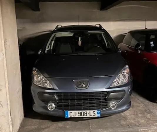 Place parking 95 cc/ mois paris 15