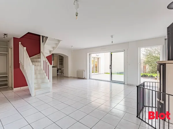 St Julien de Concelles, 5ch, 137m2, Jardin, Garage, stationnements