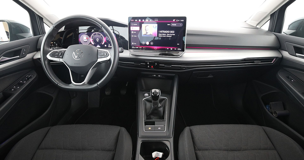 Volkswagen Golf 8 — photo 16