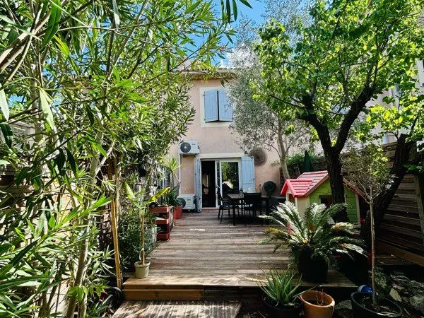 Maison mitoyenne 69 m² Carrez / 83 m² au sol - Jardin 60 m² - Parking - aix en Provence luynes