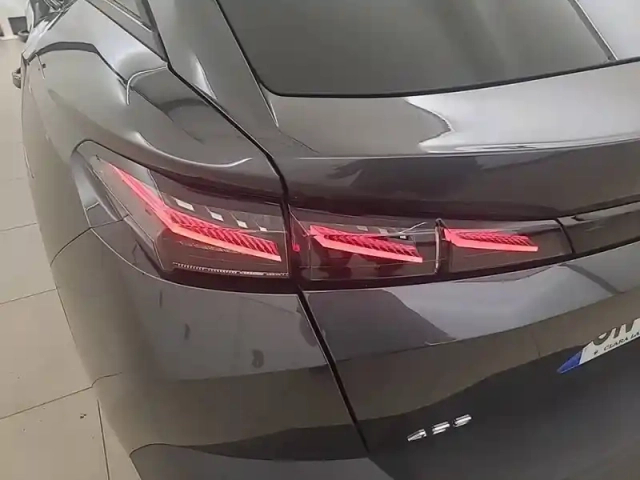 Peugeot 408 phev 225 e-eat8 — photo 17
