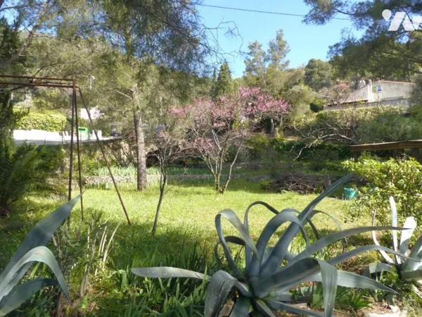 Terrain 879 m²