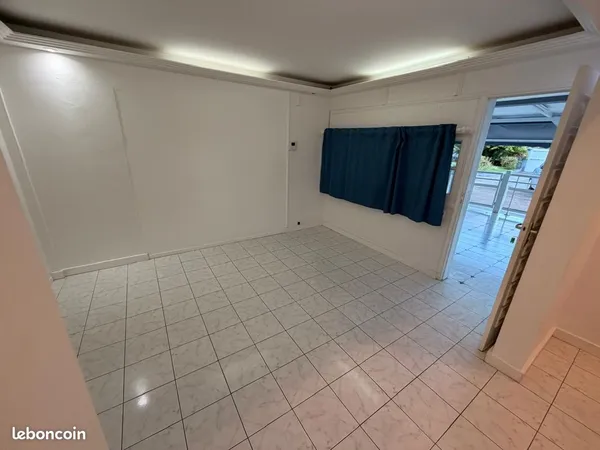 Bureau ou cabinet 22 m² climatisé, Baie-Mahault, libre 1er décembre