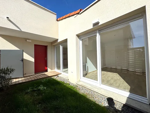 Appartement 3 pièces de 66m² + Terrasse + Parking ! CASTELGINEST