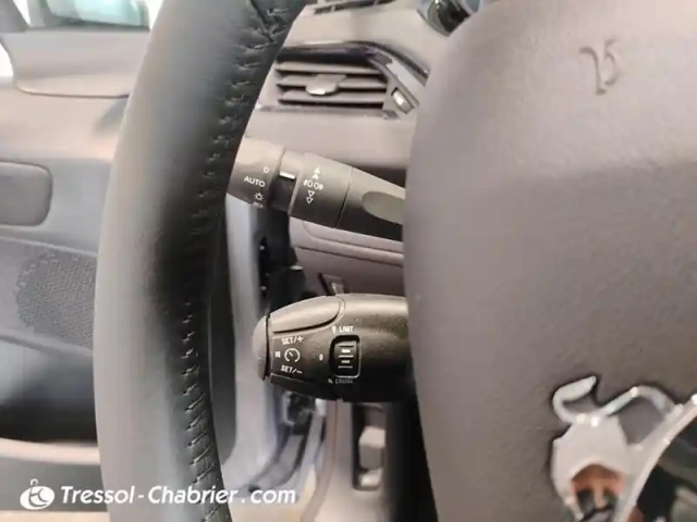 Peugeot 208 puretech 82ch s&amp;s bvm5 signature — photo 27