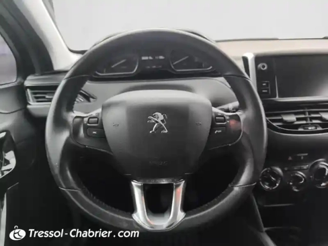 Peugeot 208 puretech 82ch s&amp;s bvm5 signature — photo 12