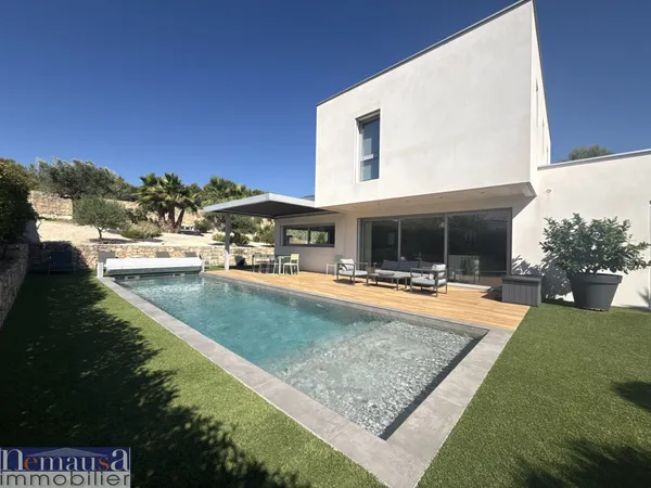 NIMES OUEST - Maison T4 de 137m2 avec piscine et garage.