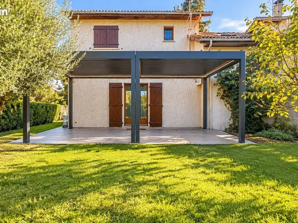 Maison familiale avec jardin, garage et terrasse - Froges
