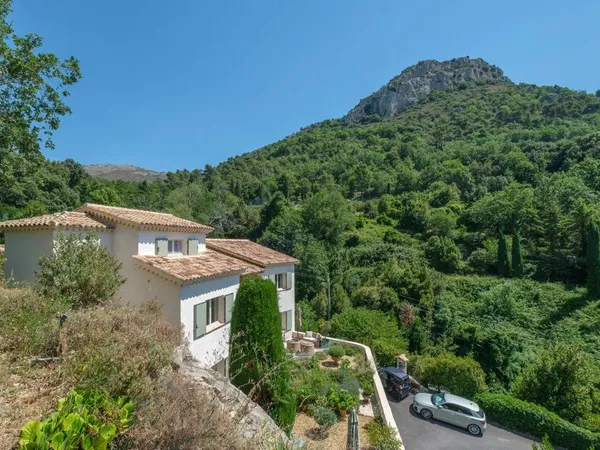 Villa 7 pièces 250 m²
